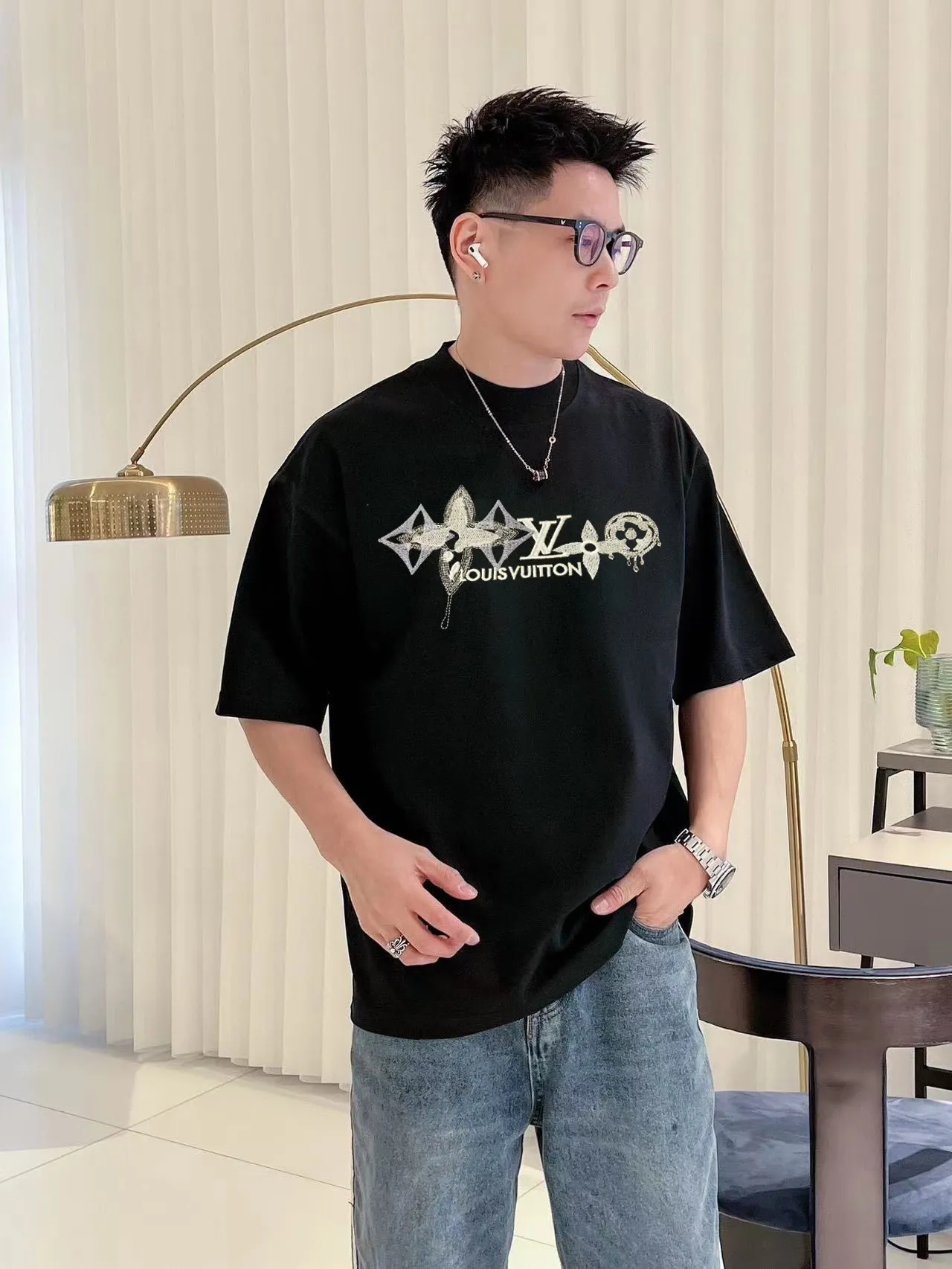 Louis Vuitton/ logo